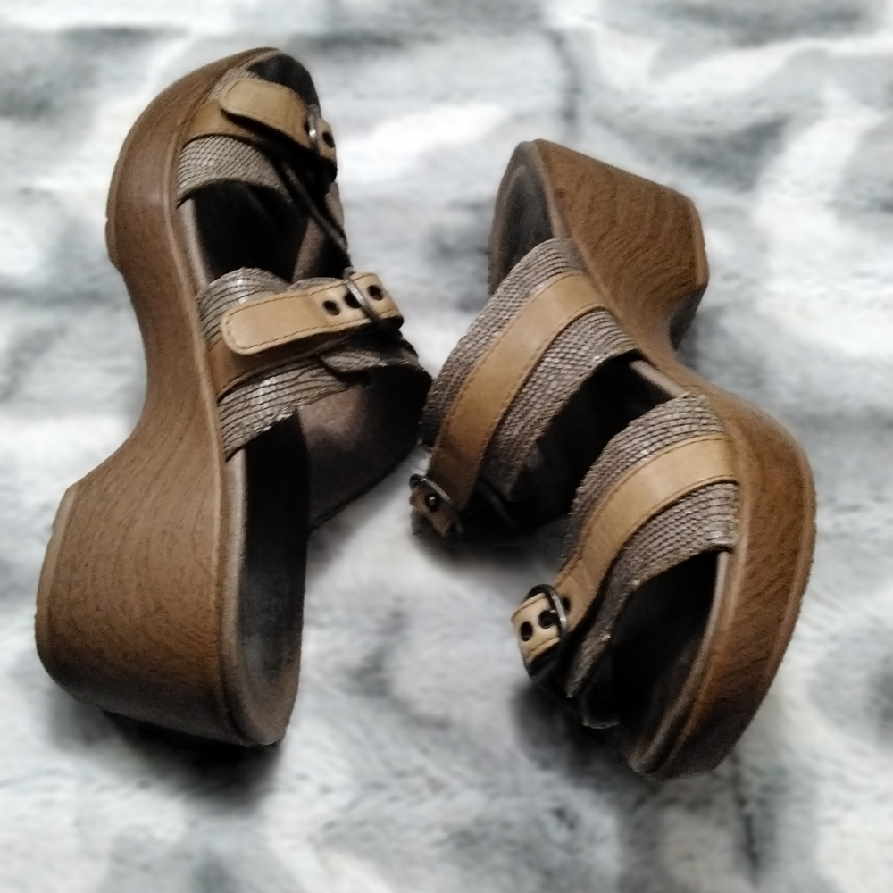 Dansko Women's Open Toe Slides /Sandals.   Size 7.5 (38)